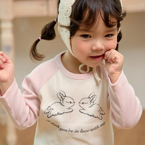 토끼라글란티셔츠