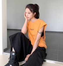 내히가 루즈핏 레터링 컬러 민소매 티셔츠