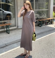 스브쿠 레터링 포인트 루즈핏 반팔 롱 원피스