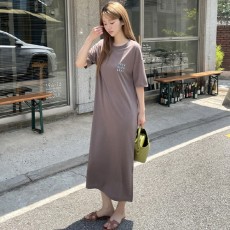 스브쿠 레터링 포인트 루즈핏 반팔 롱 원피스