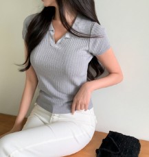피성한 오픈 카라 골지 반팔 니트